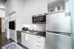 Studio, Non Smoking, Patio | Private kitchen