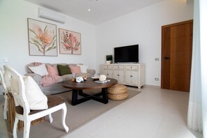 TV - Spacious modern condo @ popular Las Ballenas beach (Las Terrenas)