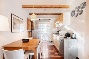 Micro-ondes, four, plaque de cuisson, lave-vaisselle