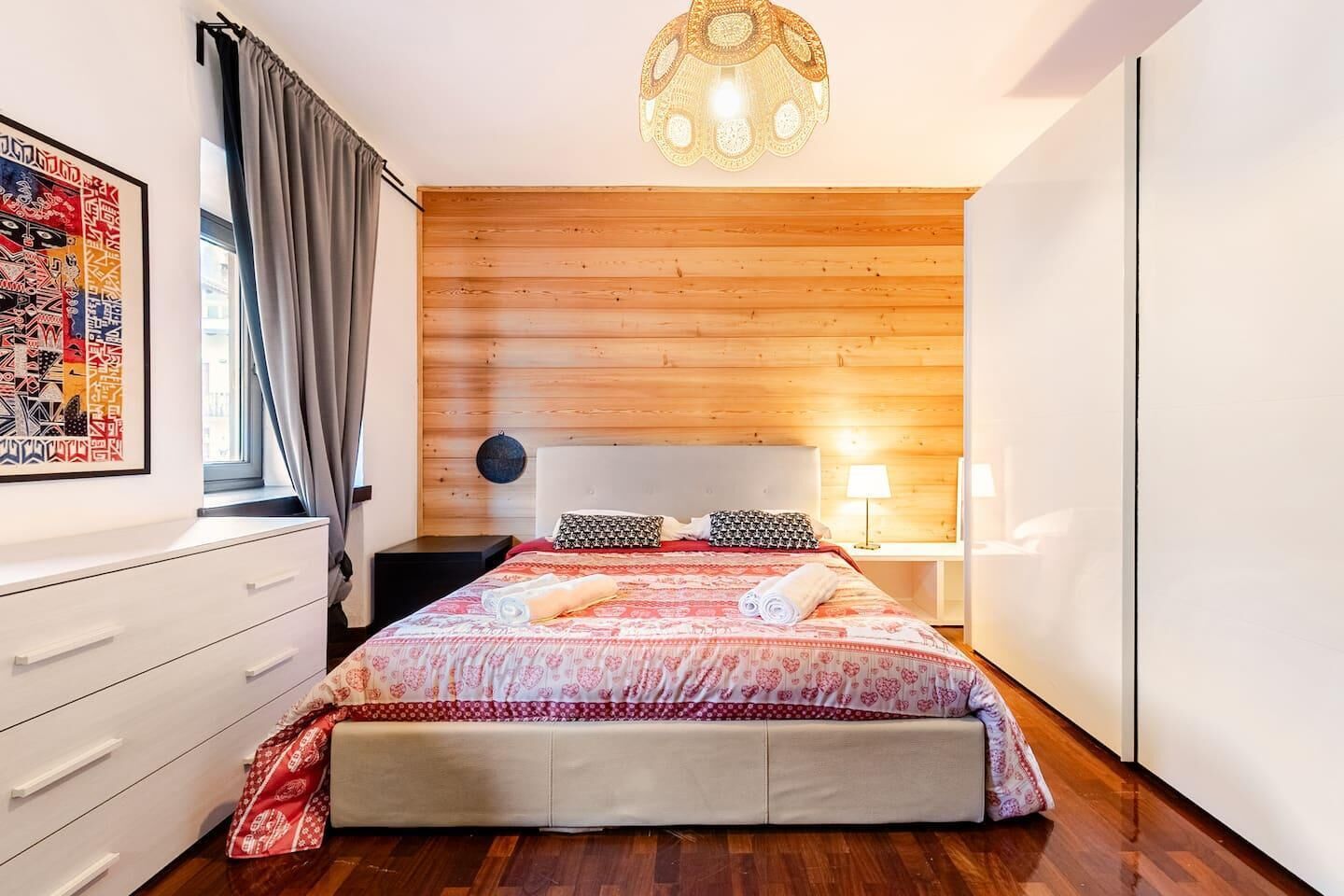 2 多间卧室、床单