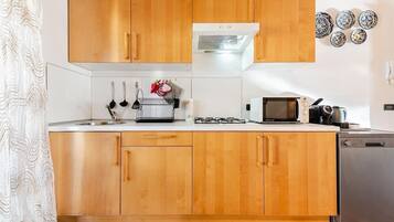 Micro-ondes, four, plaque de cuisson, lave-vaisselle