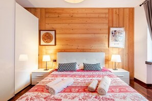 2 bedrooms, bed sheets - Three Bedroom Apartment (Santo Stefano di Cadore)