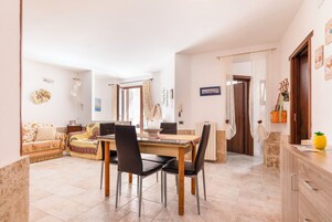 Apartamento | Área de estar | TV de tela plana