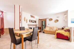 Apartment | Living area | Flat-screen TV - Casa Paola (Alezio)