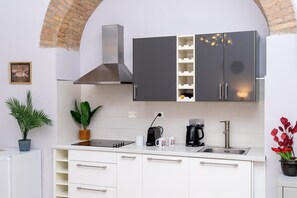 Microonde, forno, piano cottura, seggiolone