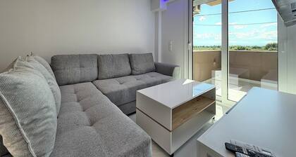 Deluxe One-Bedroom Suite No. 8