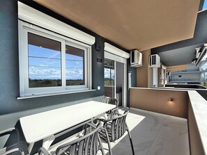 Outdoor dining - Deluxe One-Bedroom Suite No. 8 (Paralia)