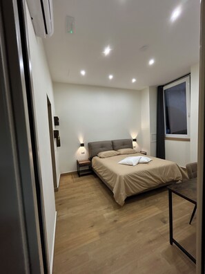 Superior Double Room, Courtyard View | Free WiFi - Somnia Luxury Rooms  (Naples)