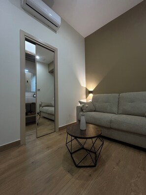 Deluxe Quadruple Room, Balcony, City View | Free WiFi - Somnia Luxury Rooms  (Naples)
