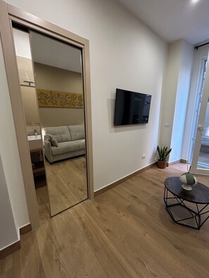 Deluxe Single Room, City View | Free WiFi - Somnia Luxury Rooms  (Naples)