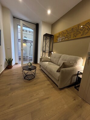 Deluxe Single Room, City View | Free WiFi