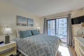 Free WiFi, bed sheets - Seasider 205 - Three Bedrooms, Three Bath Condo in Oceanfront Complex (Garden City Beach)