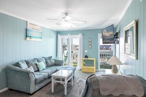 Living area - SeaSpray 312, Oceanview Condo in Atlantic Beach, NC! (Atlantic Beach)