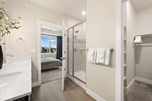 Sèche-cheveux, serviettes fournies