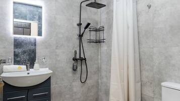 Economy Cottage | Bathroom