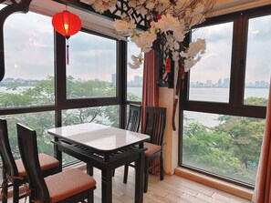 ซูพีเรียสตูิดิโอ, วิวเมือง | วิวจากห้องพัก