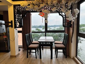 ซูพีเรียสตูิดิโอ, วิวเมือง | วิวจากห้องพัก