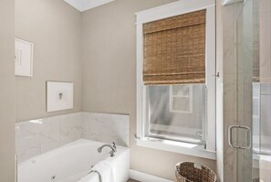 Shower - 2 Pools 1 heated, Private Beach Access, New Shops & Restaurants! NEW LISTING! (Santa Rosa Beach)