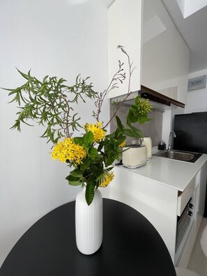 Microwave, oven, stovetop, dishwasher - Perfect 1-bedroom apartment with AC in charming ตำบล ไม้ขาว (Thalang district)