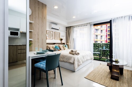 Perfect 1-bedroom apartment with AC in charming ตำบล ไม้ขาว