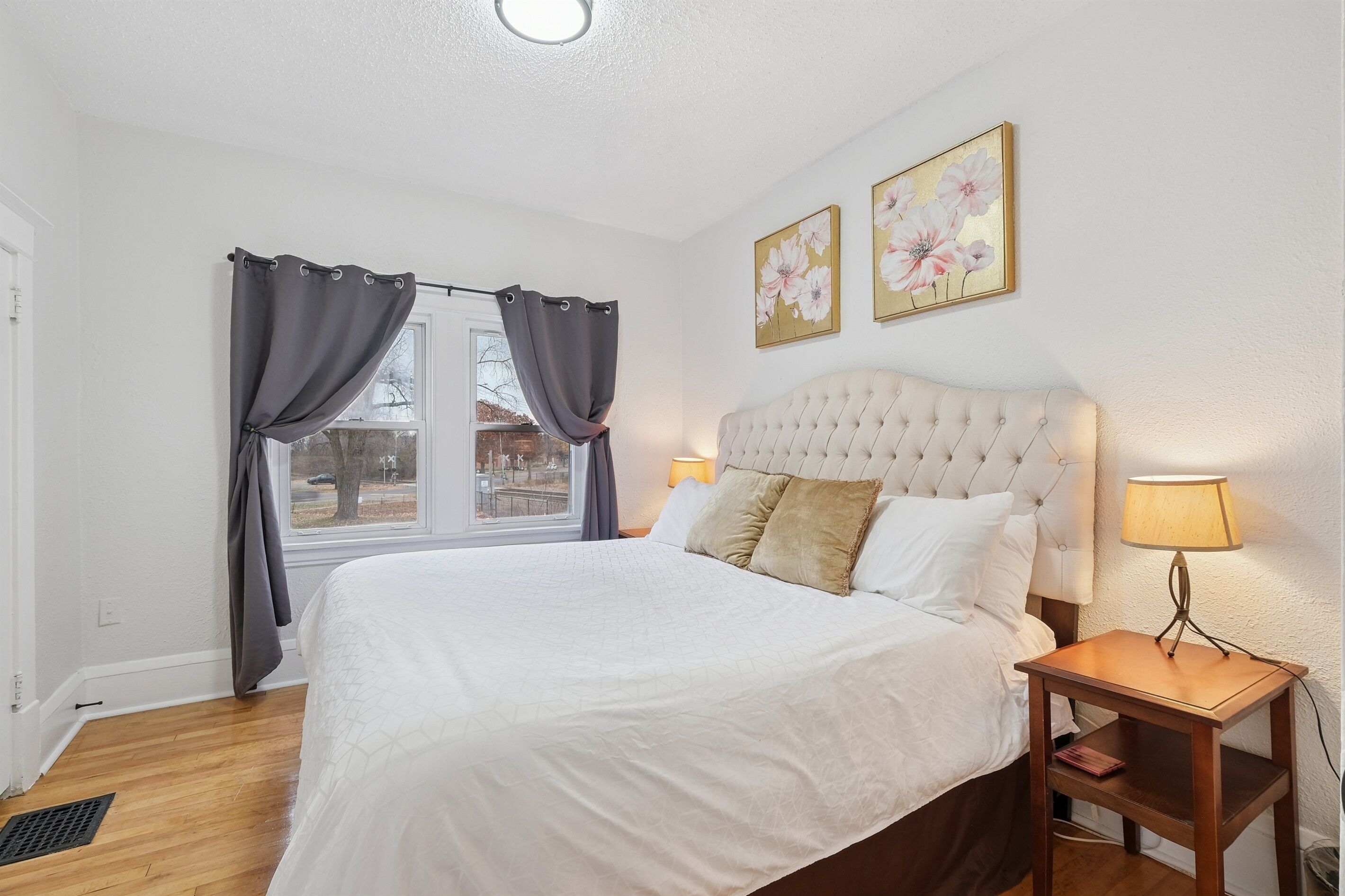 Bügeleisen/Bügelbrett, Reisekinderbett, kostenloses WLAN, Bettwäsche