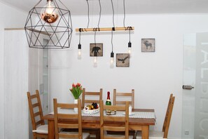 Dining - Apartment 'Talblick' with Mountain View, Private Terrace and Wi-Fi (Medebach)