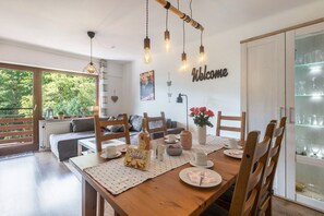Dining - Apartment 'Talblick' with Mountain View, Private Terrace and Wi-Fi (Medebach)