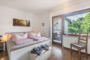 2 bedrooms, WiFi - Apartment 'Talblick' with Mountain View, Private Terrace and Wi-Fi (Medebach)