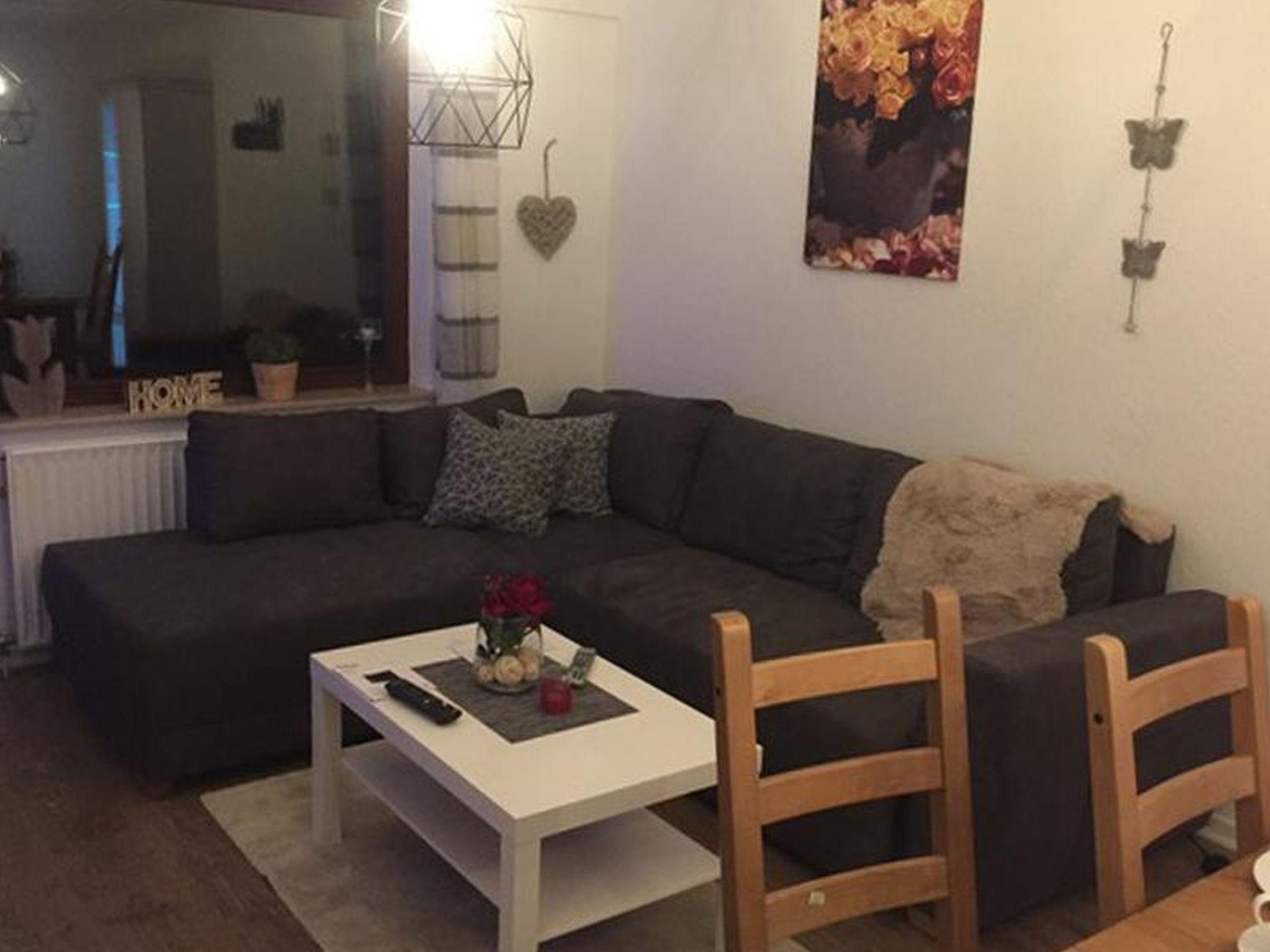 Una televisión, un reproductor estéreo