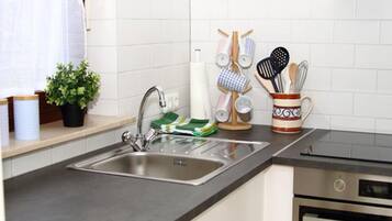 Kühlschrank, Ofen, Herdplatte, Geschirrspüler