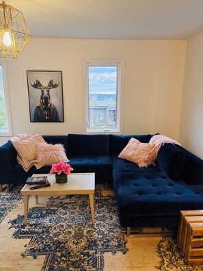 Téléviseur connecté, livres, chaîne audio