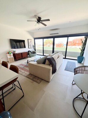 Smart TV, offices - Oceanview condo w/ private patio steps to the main beach at Cerritos. Modern 2-bedroom home, a 1-minute walk to the beach, perfect for families or couples looking for quiet luxury and reliable Wi-Fi. (Playa Los Cerritos)