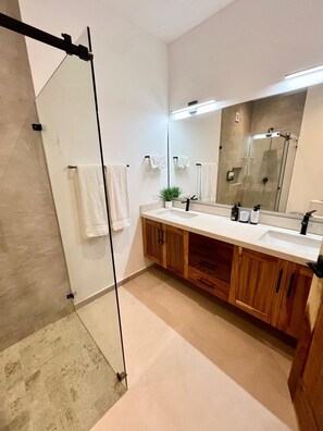 Towels - Oceanview condo w/ private patio steps to the main beach at Cerritos. Modern 2-bedroom home, a 1-minute walk to the beach, perfect for families or couples looking for quiet luxury and reliable Wi-Fi. (Playa Los Cerritos)