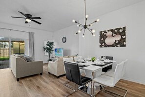 Dining - Modern 3 Bedroom Villa (2513) (Kissimmee)