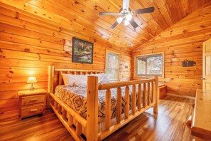 Desk, iron/ironing board, travel cot, free WiFi - *2BD w/ POOL Access Near TOWN! Theater + Hot Tub* (Pigeon Forge)