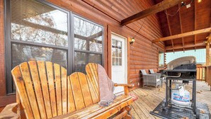 A wooden deck with a bench, a grill, and a propane tank. - *2BD w/ POOL Access Near TOWN! Theater + Hot Tub* (Pigeon Forge)