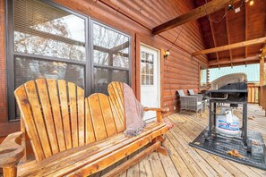 Terrace/patio - *2BD w/ POOL Access Near TOWN! Theater + Hot Tub* (Pigeon Forge)