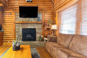 Fernseher, Kamin, DVD-Player, Tischfußball