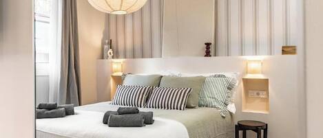 3 bedrooms, desk, iron/ironing board, free WiFi