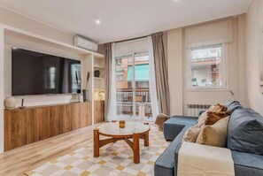 Smart TV - Mediterranean Comfort in the Heart of Barcelona (Barcelona)
