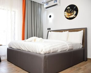 Desk, iron/ironing board, Internet, bed sheets - Spacious 3BR Garki Apt~ Near Hospital ~Aso Rock (Abuja)