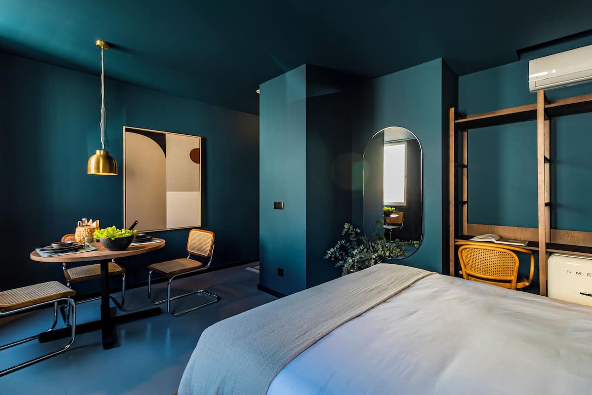 Cortinas blackout, tabla de planchar con plancha y cunas gratuitas 
