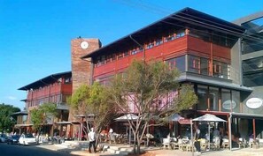 Exterior - Solar Power|150m to 4th Ave shops|Pool|Fireplace (Randburg)