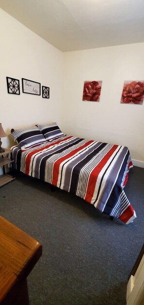 Iron/ironing board, free WiFi, bed sheets