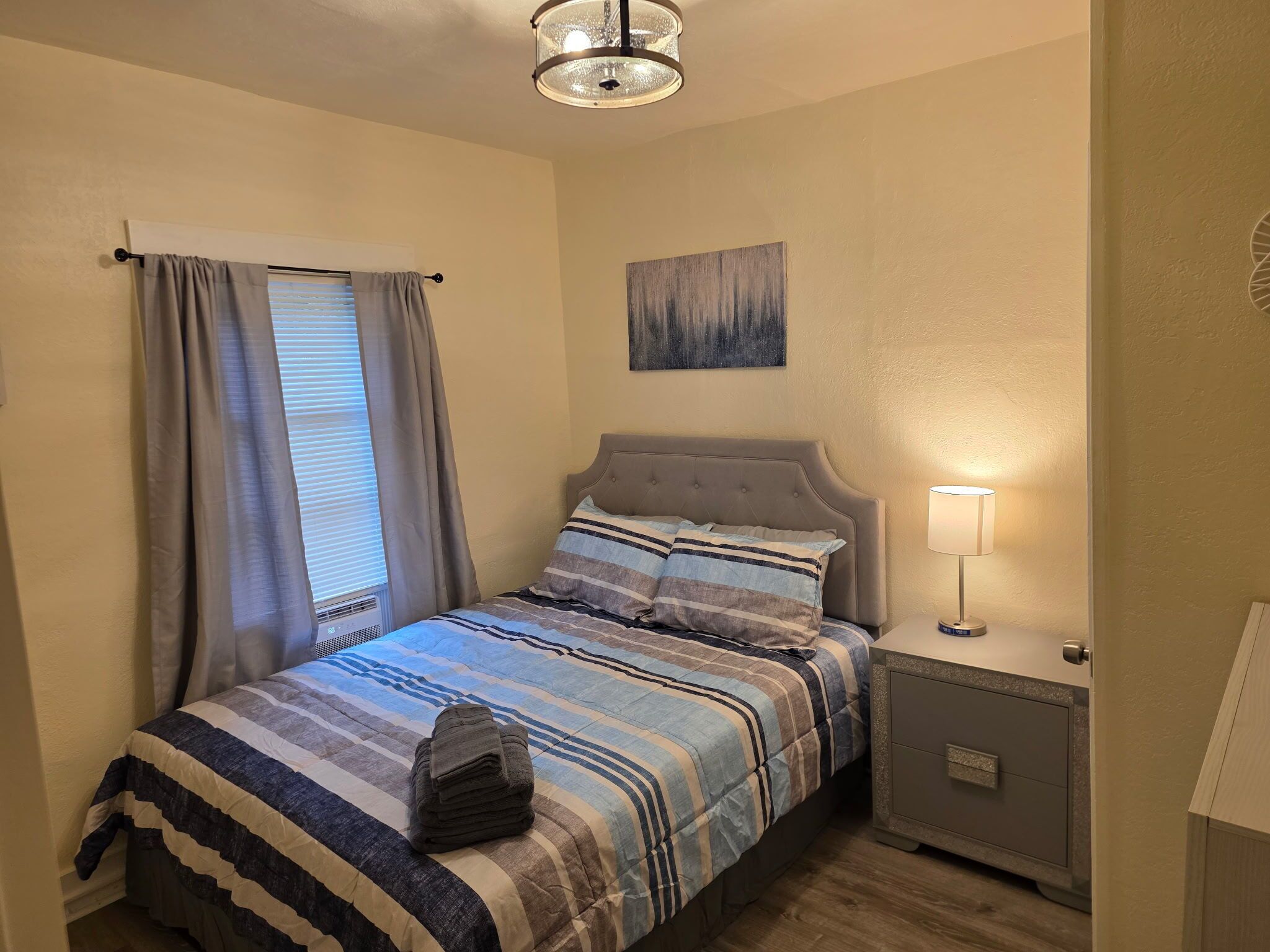 3 chambres, fer et planche à repasser, Wi-Fi gratuit, draps fournis