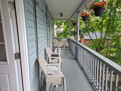 40 West - 3 bdrm apt in City Center Oneonta, walkable to Main St