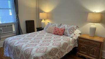 Desk, iron/ironing board, WiFi, bed sheets