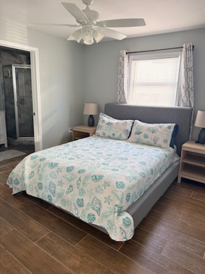2 bedrooms, WiFi, bed sheets - Little Pearl Beach House (Fort Myers Beach)