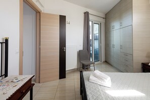 2 bedrooms, iron/ironing board, free WiFi, bed sheets - Vourvahis Seaview Apartments (#1) (Lappei)