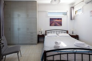 2 bedrooms, iron/ironing board, free WiFi, bed sheets - Vourvahis Seaview Apartments (#1) (Lappei)